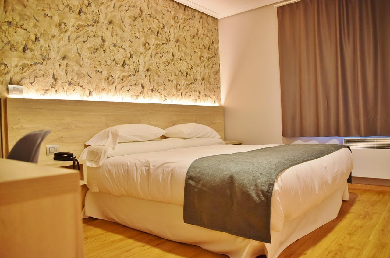 Hospedium Hotel La Marina Costa Da Morte Сее Екстериор снимка