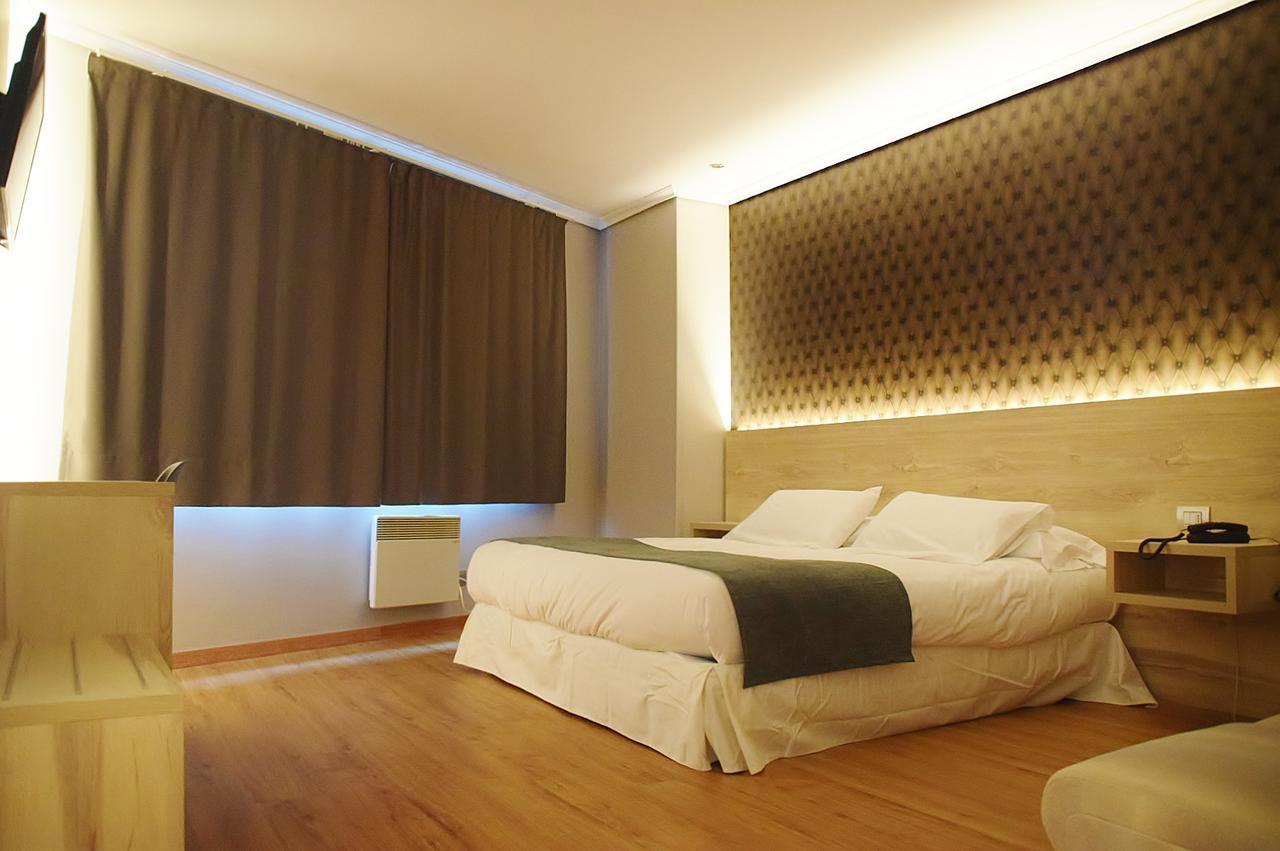 Hospedium Hotel La Marina Costa Da Morte Сее Екстериор снимка