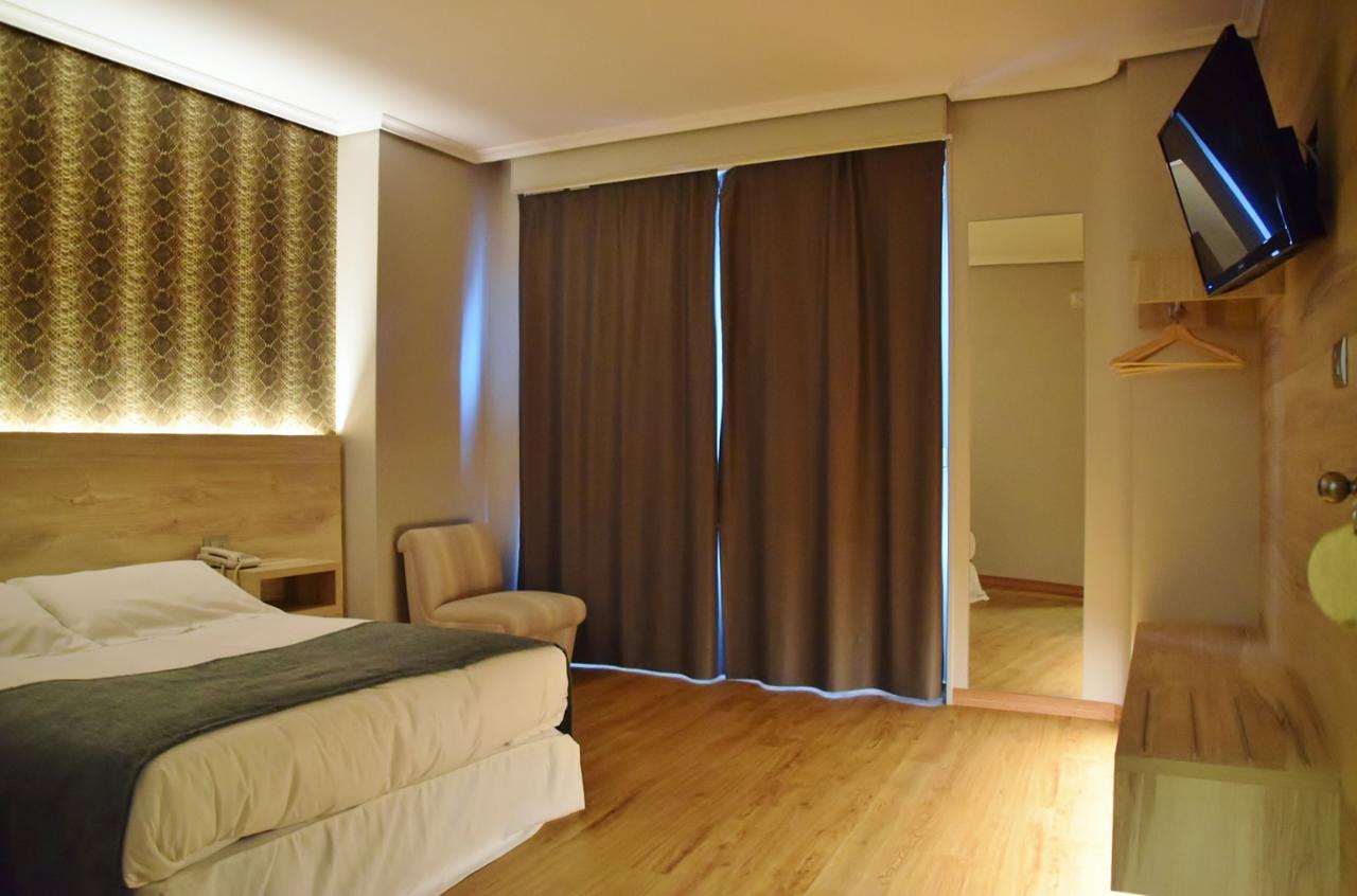 Hospedium Hotel La Marina Costa Da Morte Сее Екстериор снимка