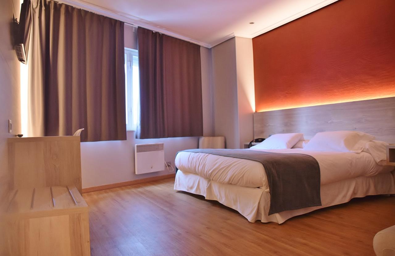 Hospedium Hotel La Marina Costa Da Morte Сее Екстериор снимка