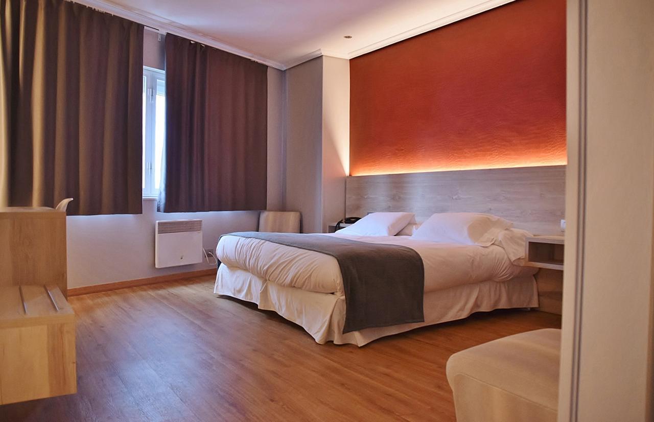 Hospedium Hotel La Marina Costa Da Morte Сее Екстериор снимка