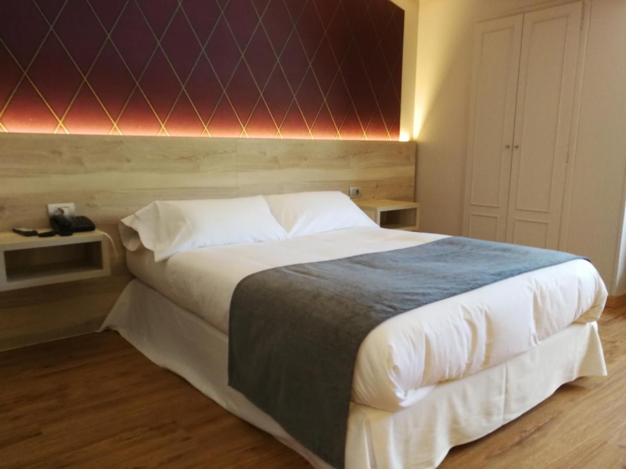 Hospedium Hotel La Marina Costa Da Morte Сее Екстериор снимка