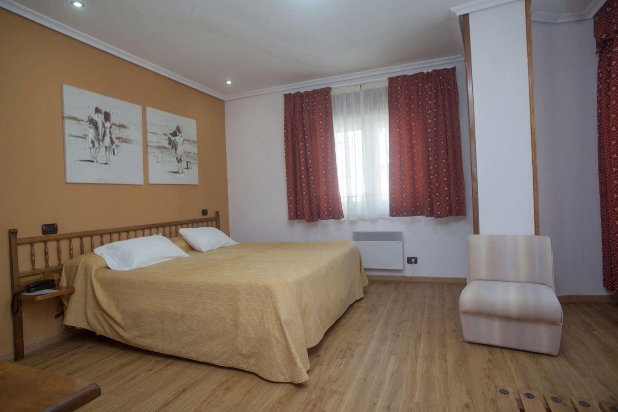Hospedium Hotel La Marina Costa Da Morte Сее Екстериор снимка