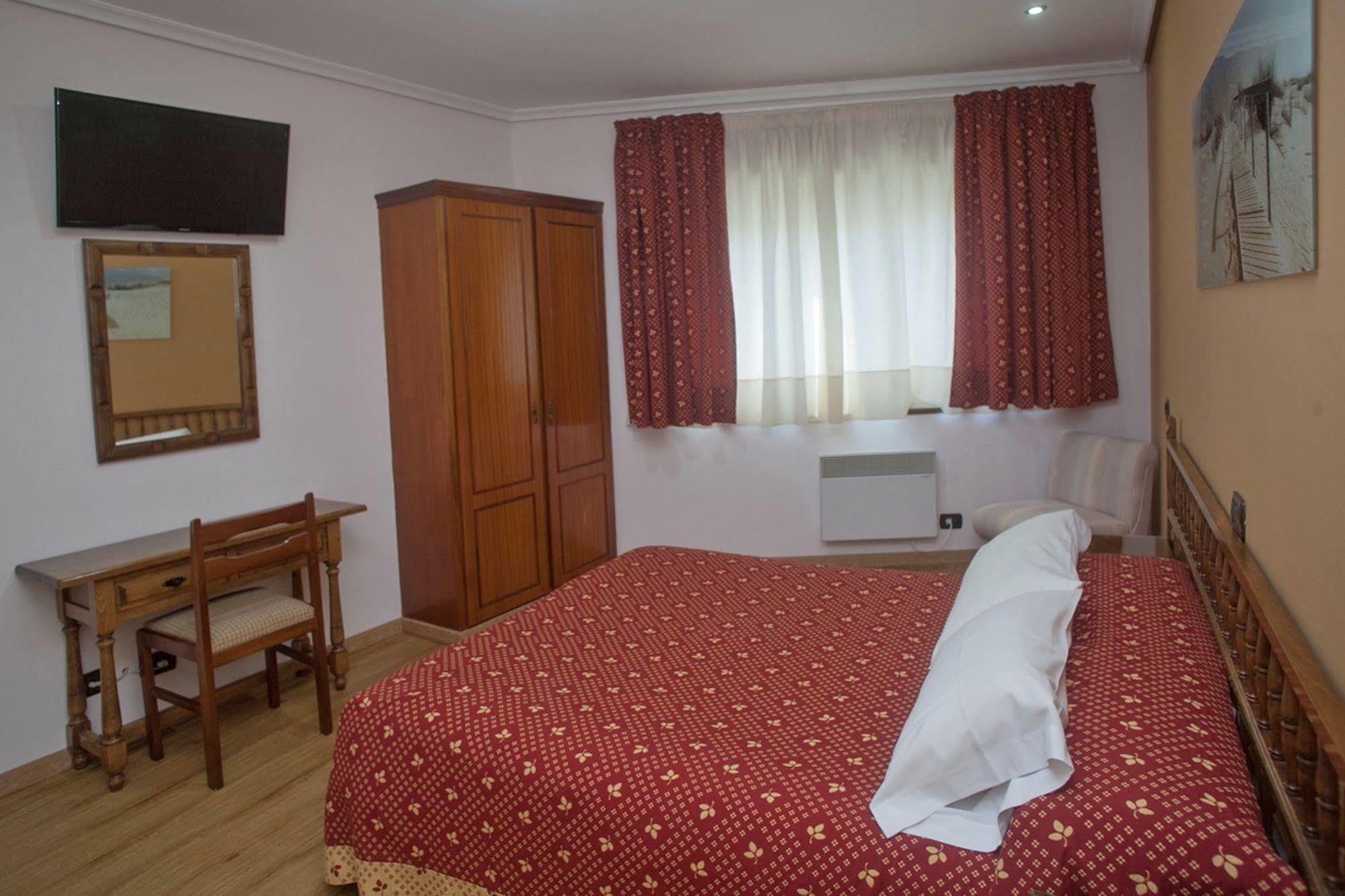 Hospedium Hotel La Marina Costa Da Morte Сее Екстериор снимка