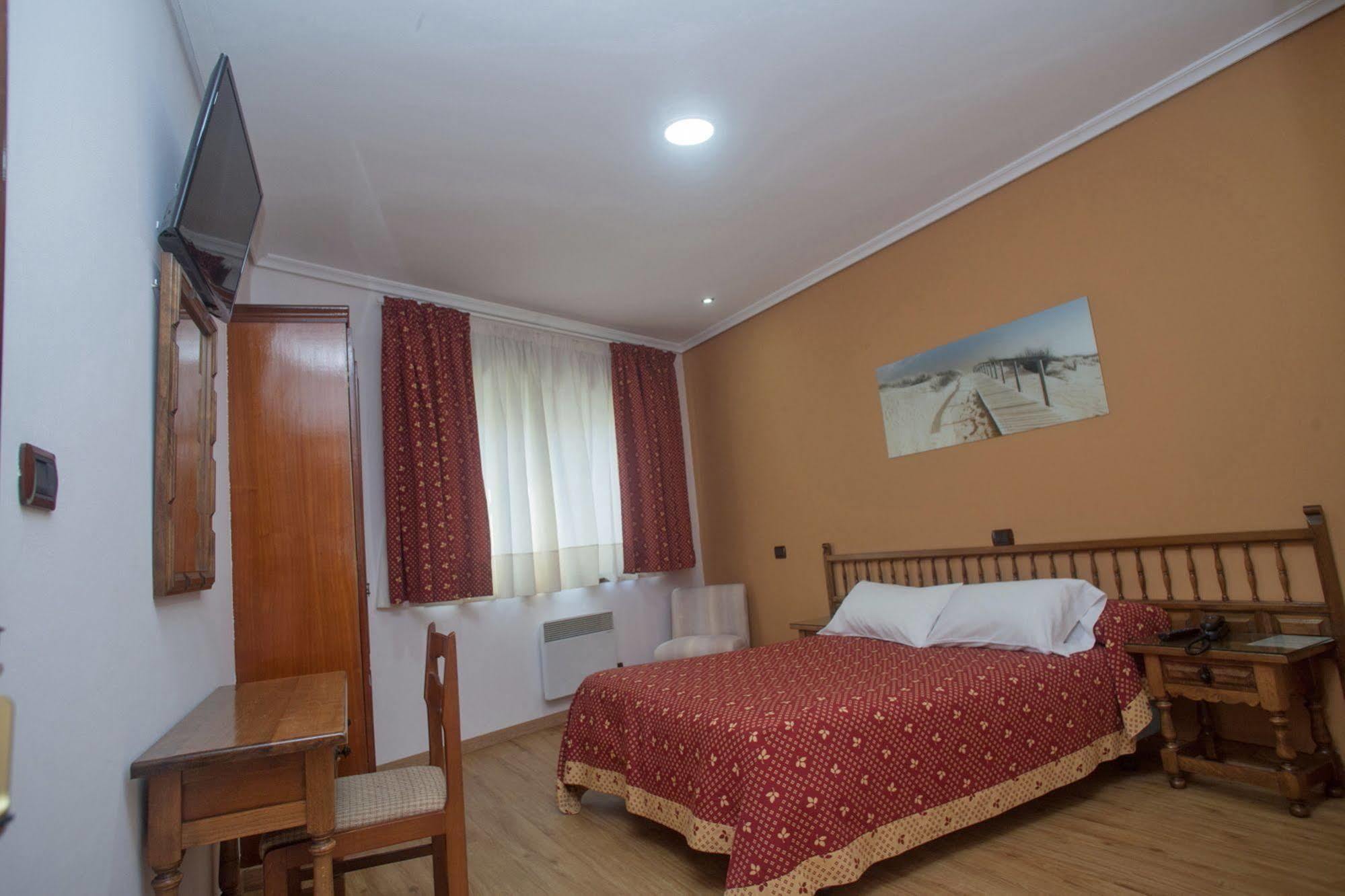 Hospedium Hotel La Marina Costa Da Morte Сее Екстериор снимка