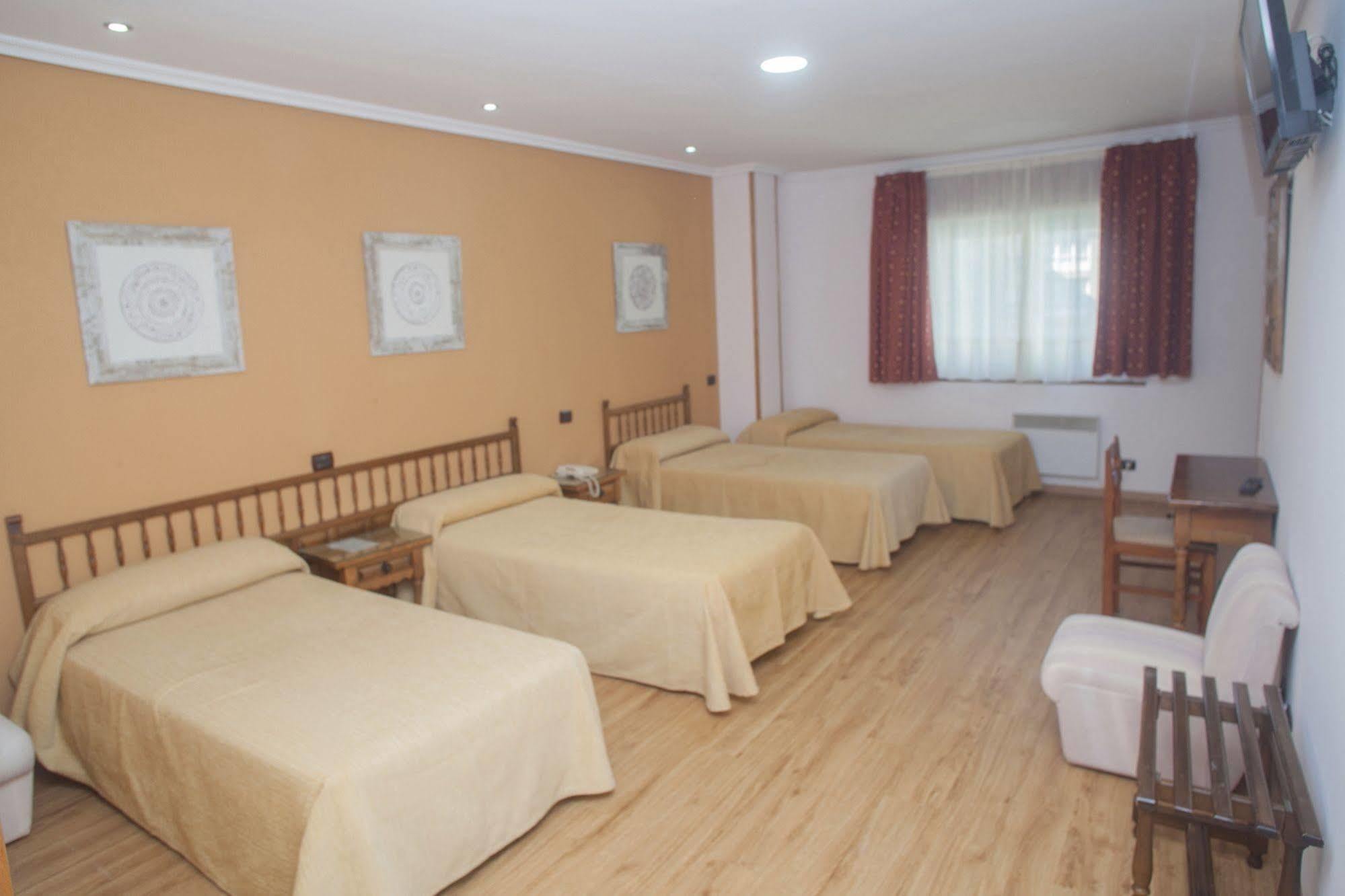 Hospedium Hotel La Marina Costa Da Morte Сее Екстериор снимка