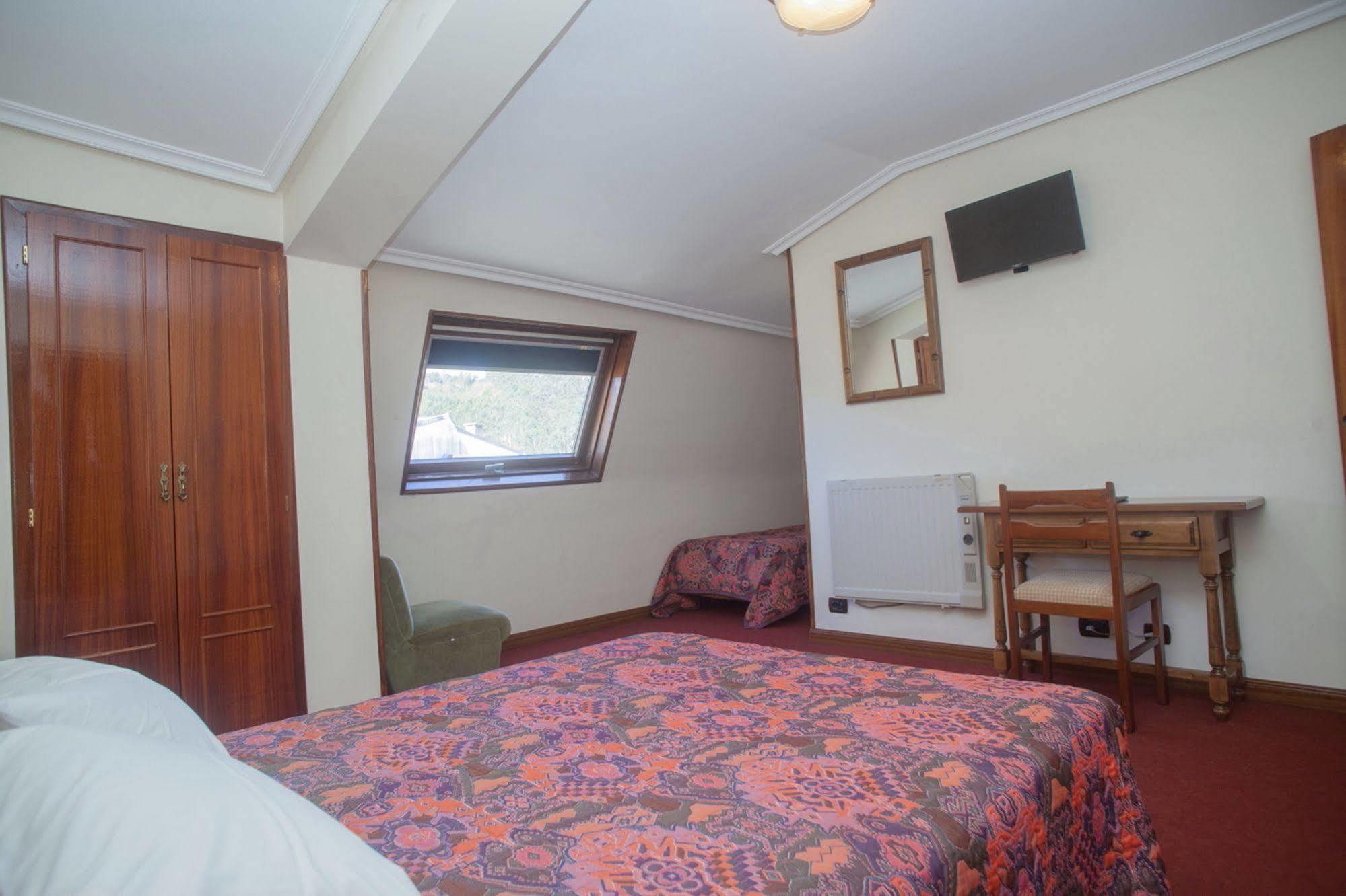 Hospedium Hotel La Marina Costa Da Morte Сее Екстериор снимка