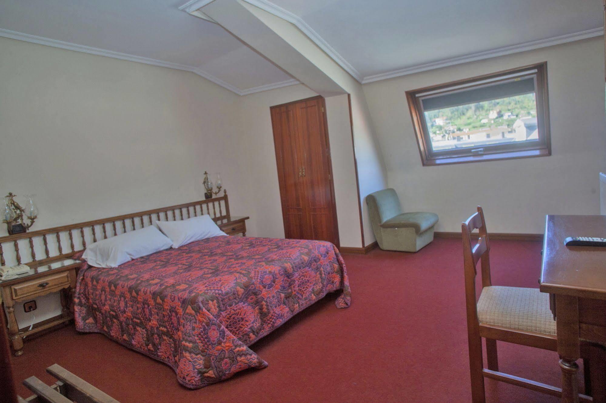 Hospedium Hotel La Marina Costa Da Morte Сее Екстериор снимка