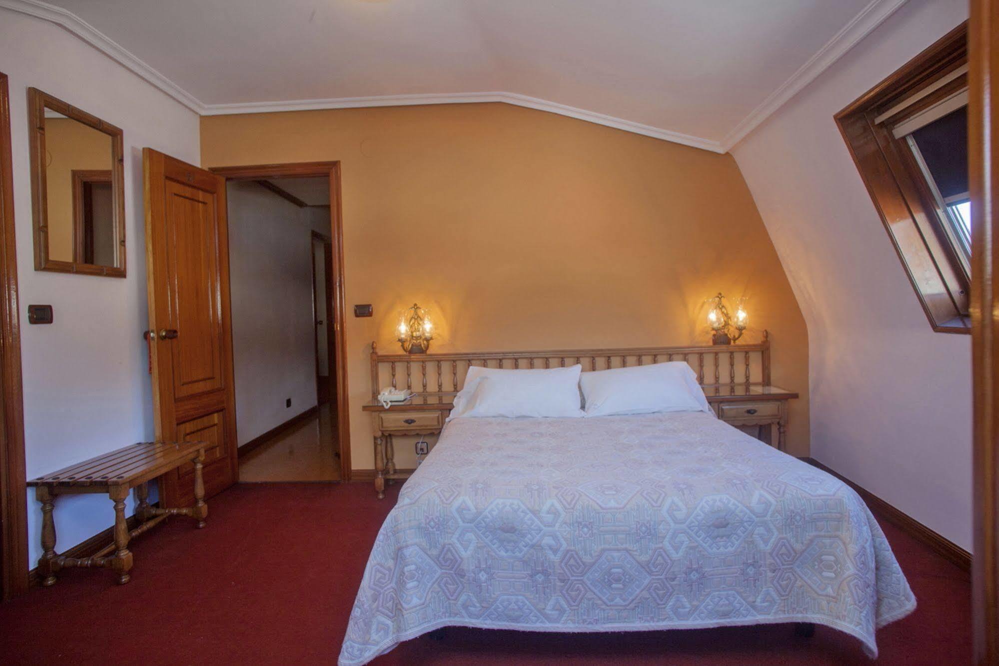 Hospedium Hotel La Marina Costa Da Morte Сее Екстериор снимка