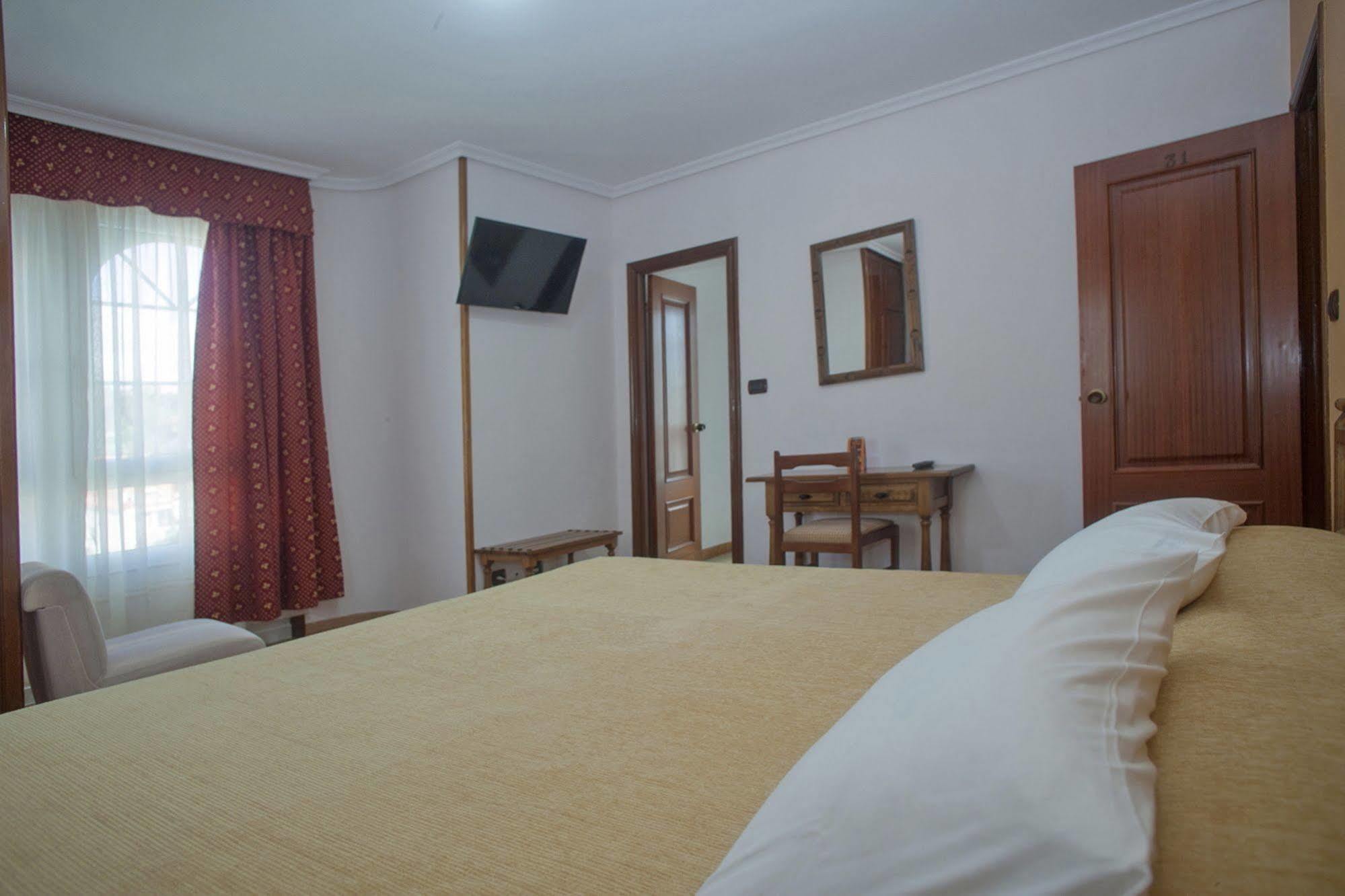 Hospedium Hotel La Marina Costa Da Morte Сее Екстериор снимка