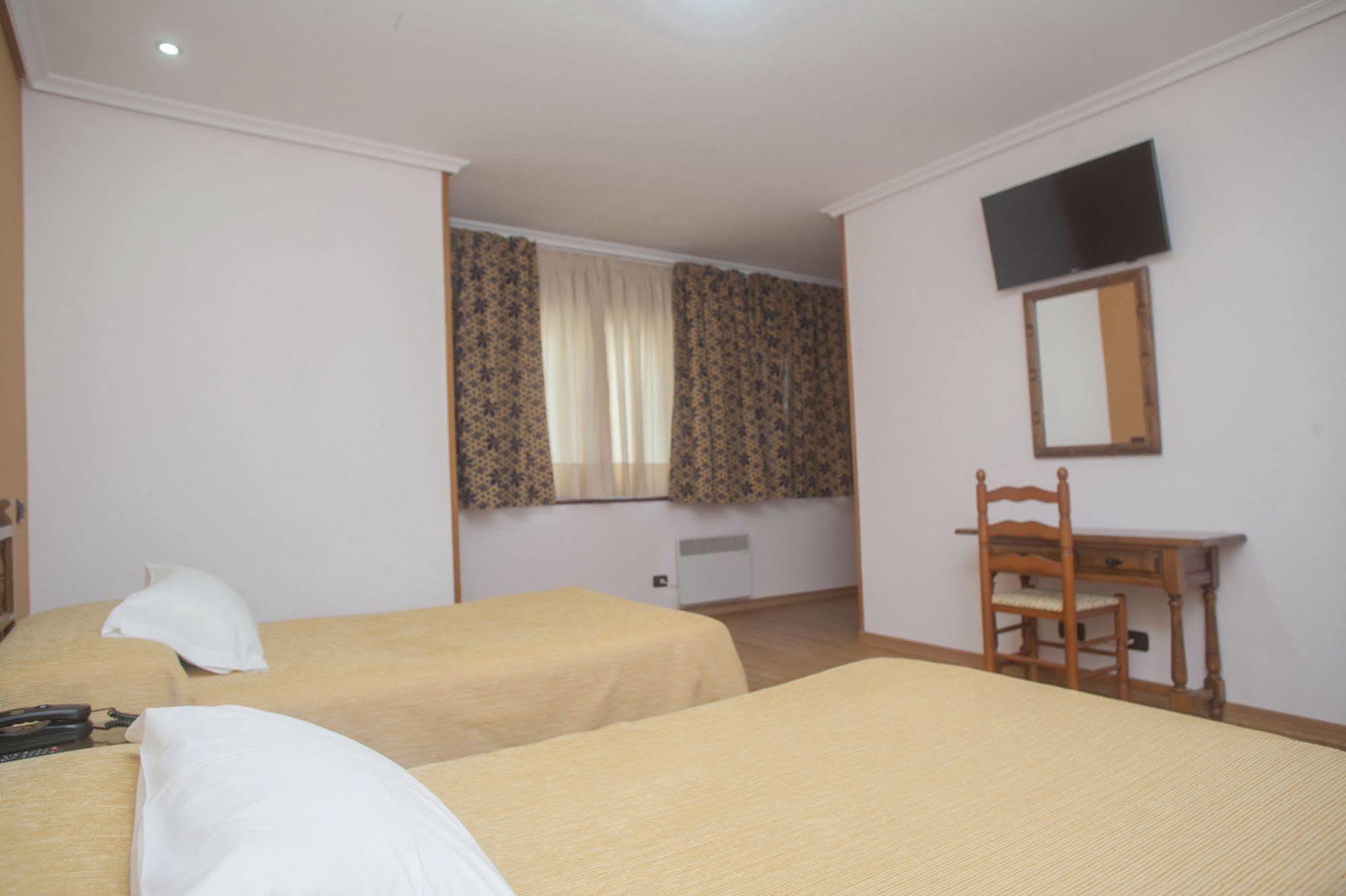 Hospedium Hotel La Marina Costa Da Morte Сее Екстериор снимка