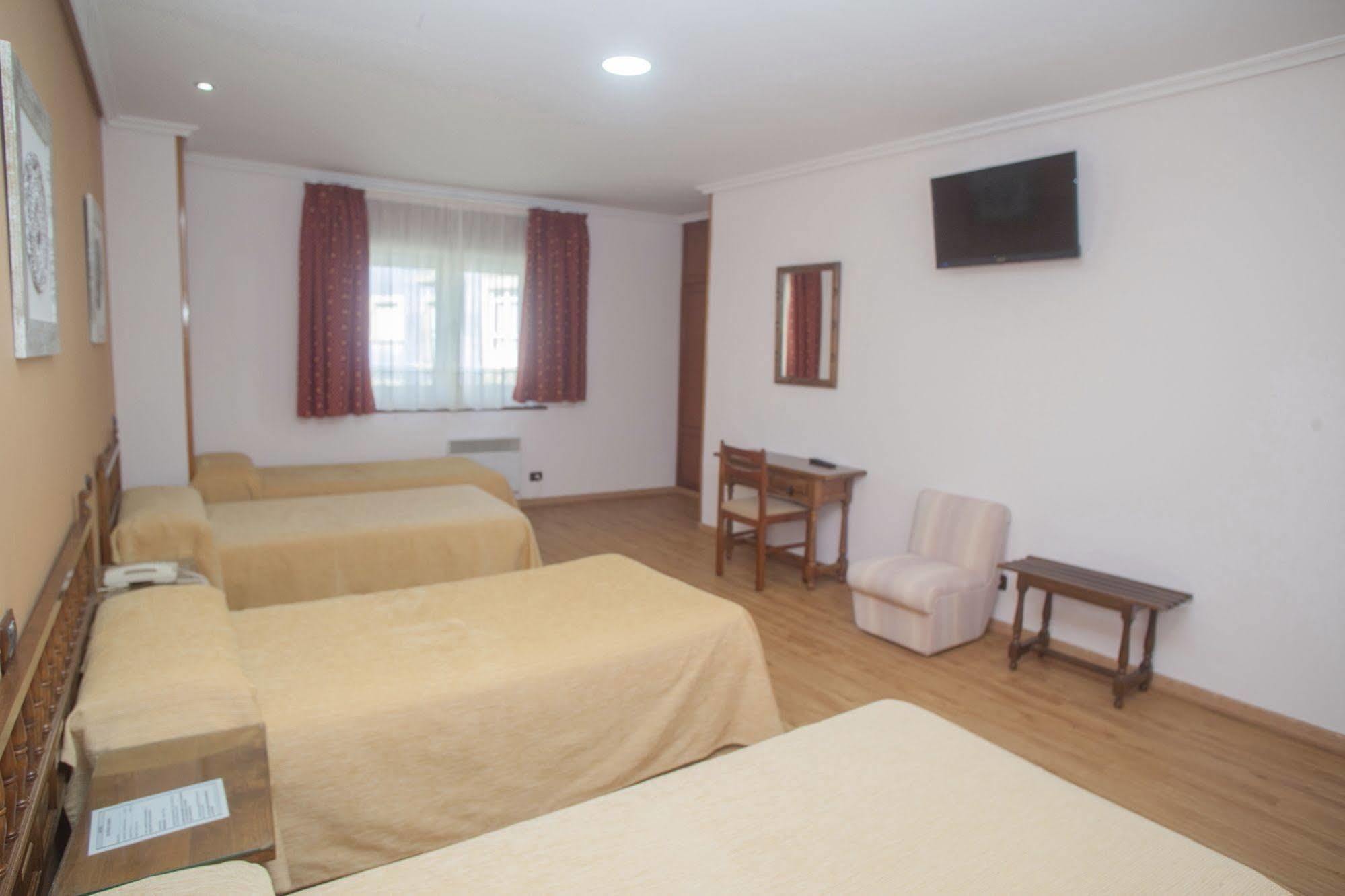 Hospedium Hotel La Marina Costa Da Morte Сее Екстериор снимка
