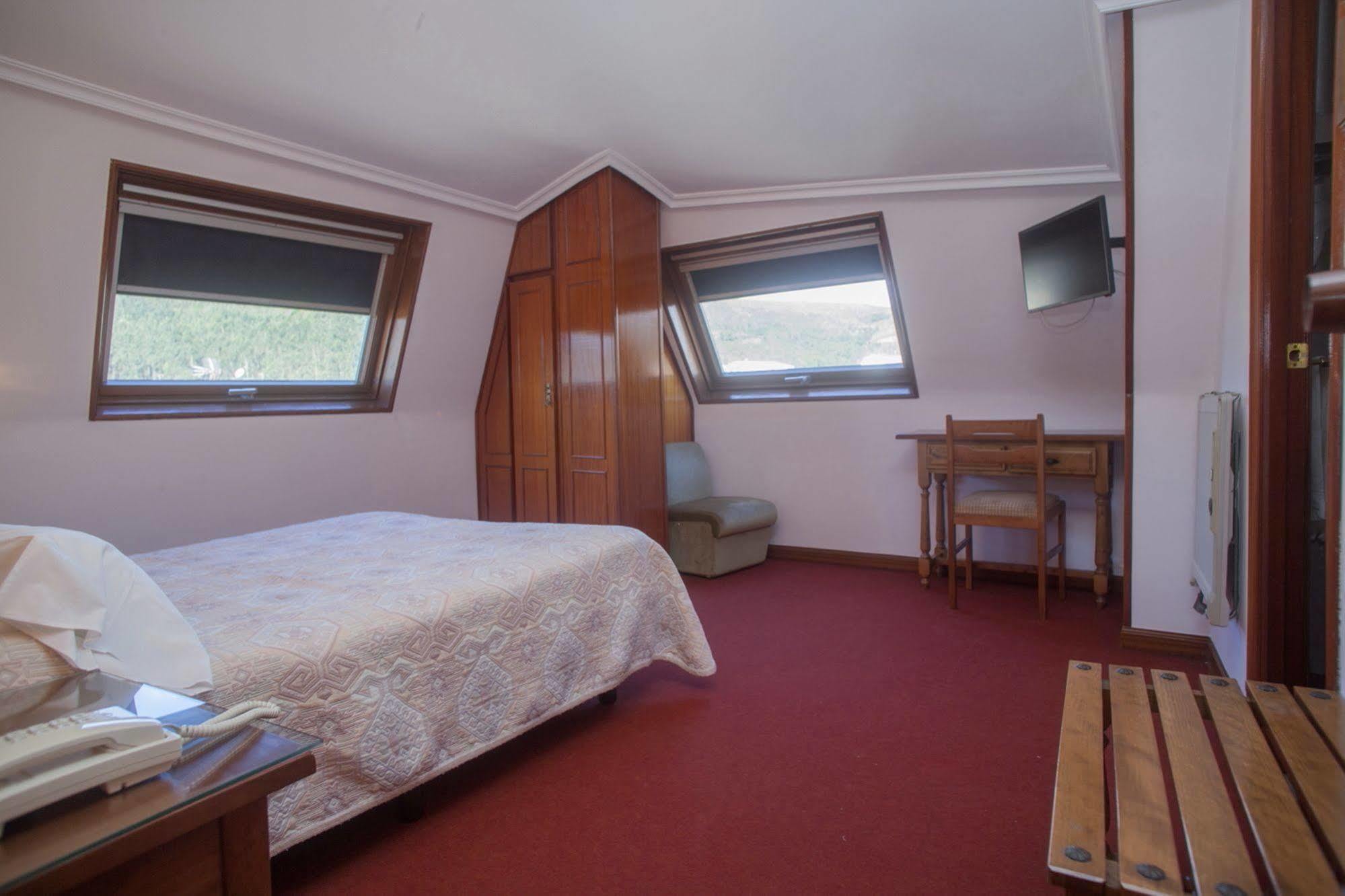 Hospedium Hotel La Marina Costa Da Morte Сее Екстериор снимка