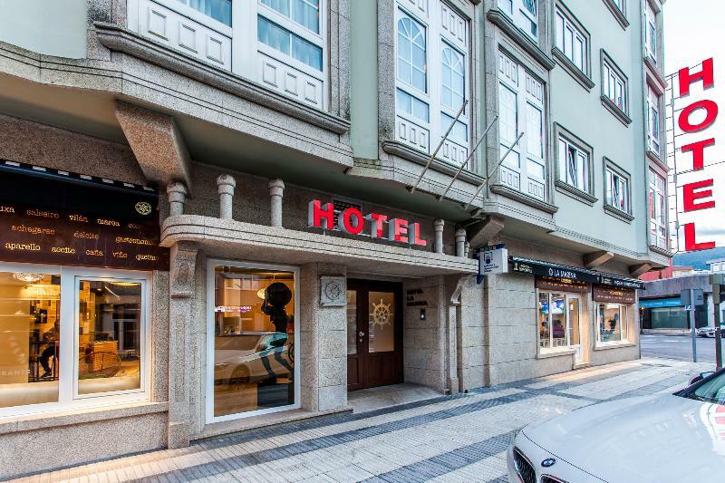 Hospedium Hotel La Marina Costa Da Morte Сее Екстериор снимка