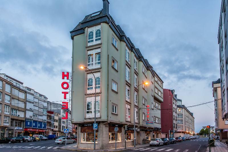 Hospedium Hotel La Marina Costa Da Morte Сее Екстериор снимка